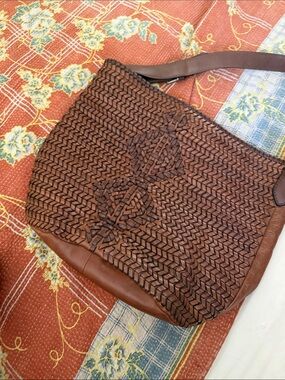 Medium Woven Brown Leather Shoulder Bag - Stylish Everyday Tote.